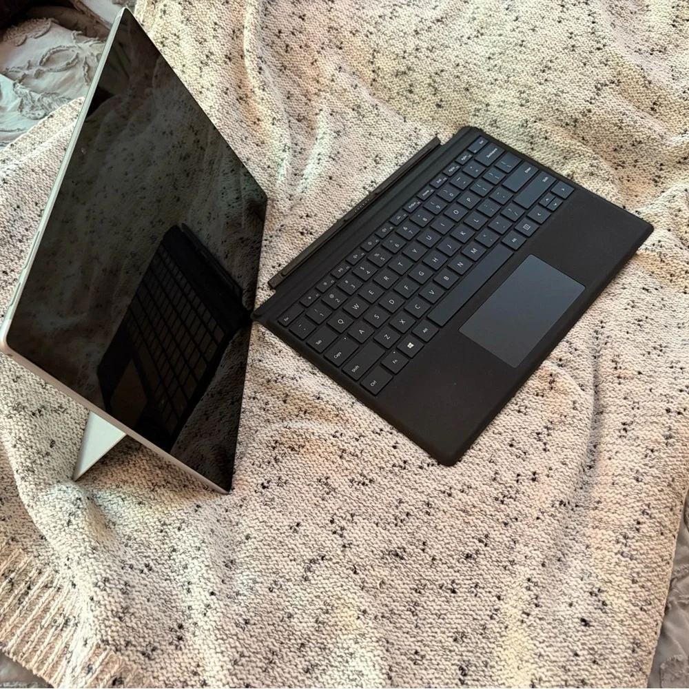 Microsoft Surface Laptop Silver Premium Design